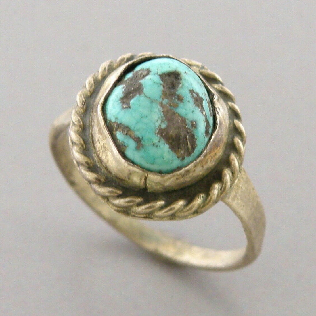 VINTAGE BEAUTIFUL NAVAJO STERLING SILVER TURQUOISE RING SIZE 4.75 (1 of 2)