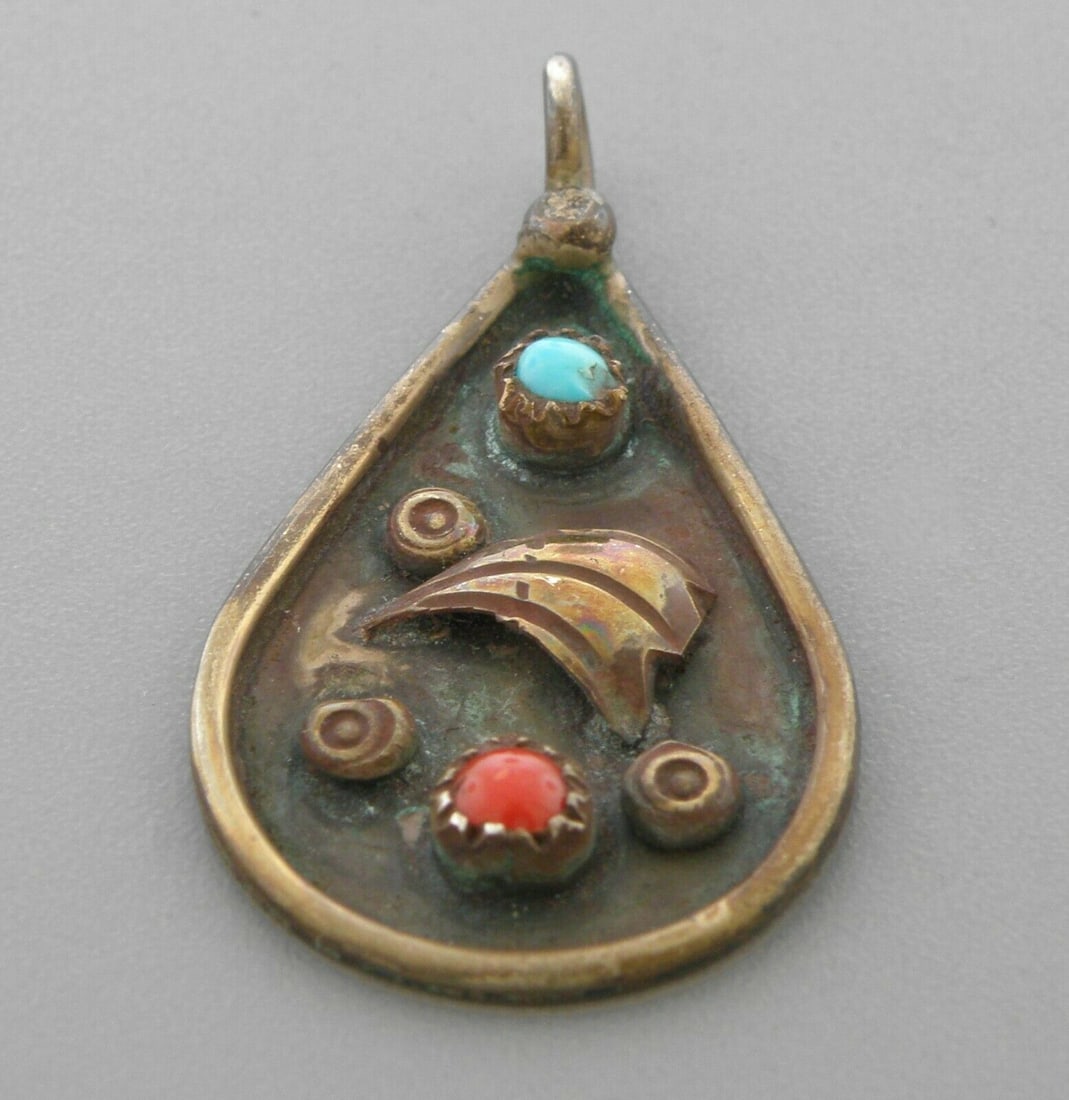 VINTAGE NAVAJO STERLING SILVER TURQUOISE CORAL PENDANT (1 of 2)