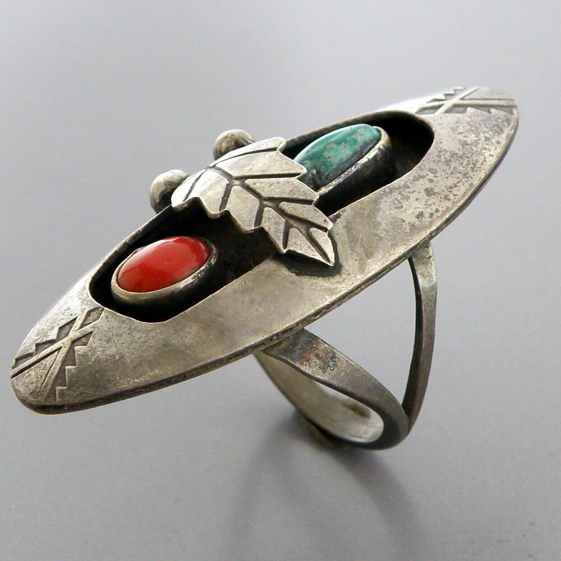 VINTAGE BEAUTIFUL NAVAJO STERLING TURQUOISE CORAL RING (1 of 2)