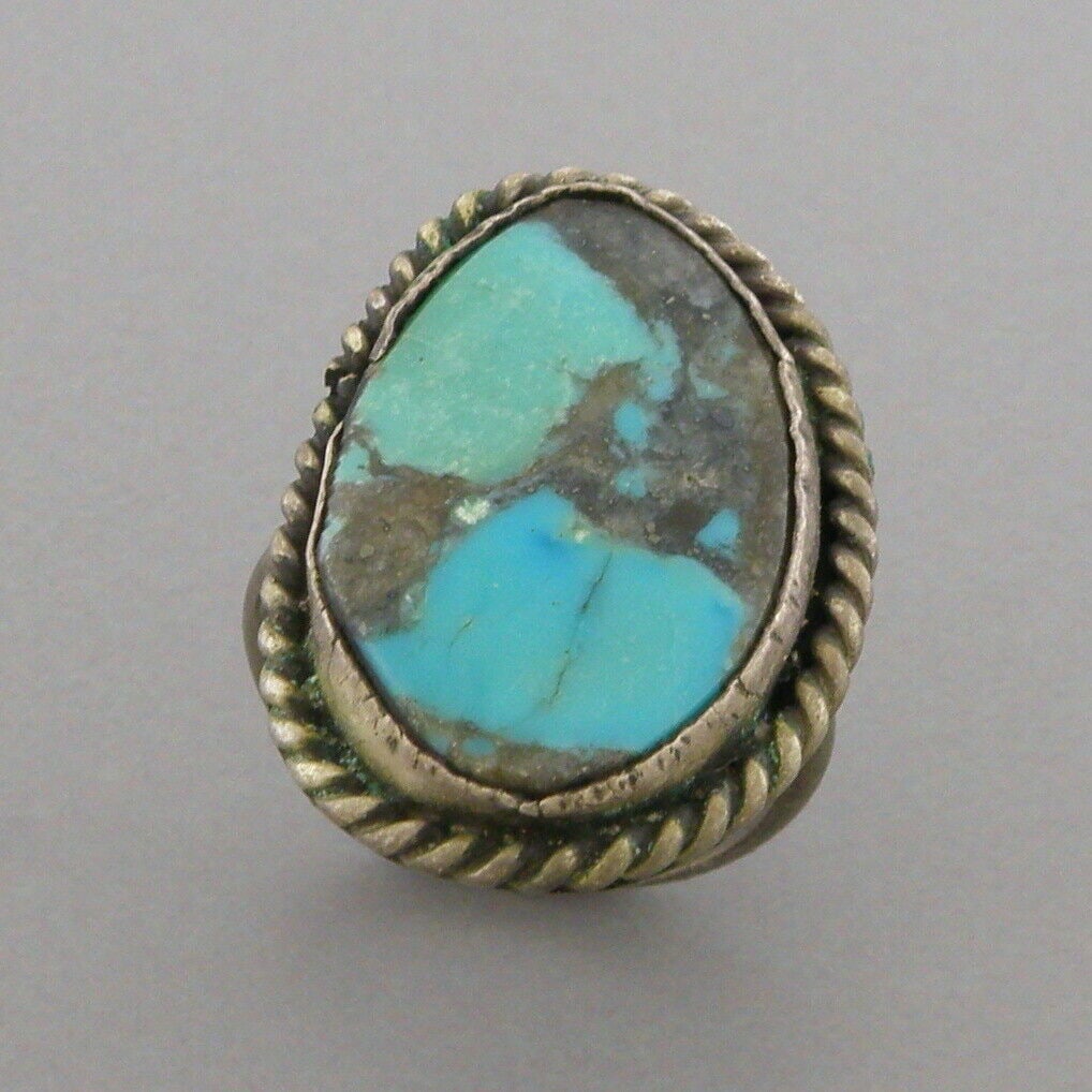 VINTAGE NAVAJO STERLING SILVER TURQUOISE RING (1 of 2)