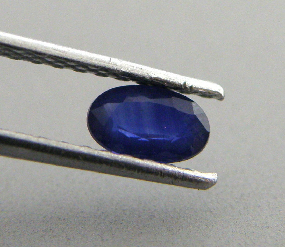 6x4mm OVAL CUT LOOSE NATURAL BLUE SAPPHIRE: Sale is for 1 oval cut natural blue sapphireSapphire measures 6mm x 4mmIf you want matching pair please let me know.New, never used before