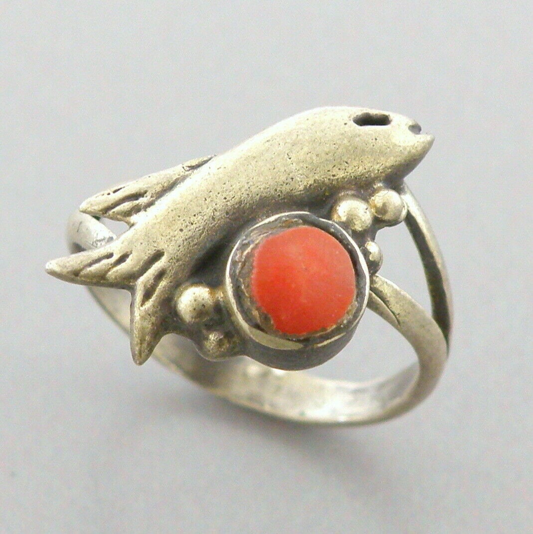 VINTAGE BEAUTIFUL NAVAJO STERLING SILVER OX BLOOD CORAL FISH RING: VINTAGE CORAL STERLING SILVER RING Navajo ox blood coral sterling silver fish ring Size 5 Ring head measures 0.50" L x 0.56" W Vintage, Pre-owned, in good condition for its age, please refer to pics D
