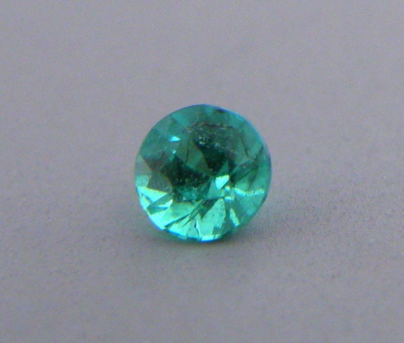 3.5mm ROUND CUT NATURAL COLOMBIAN EMERALD (1 of 2)