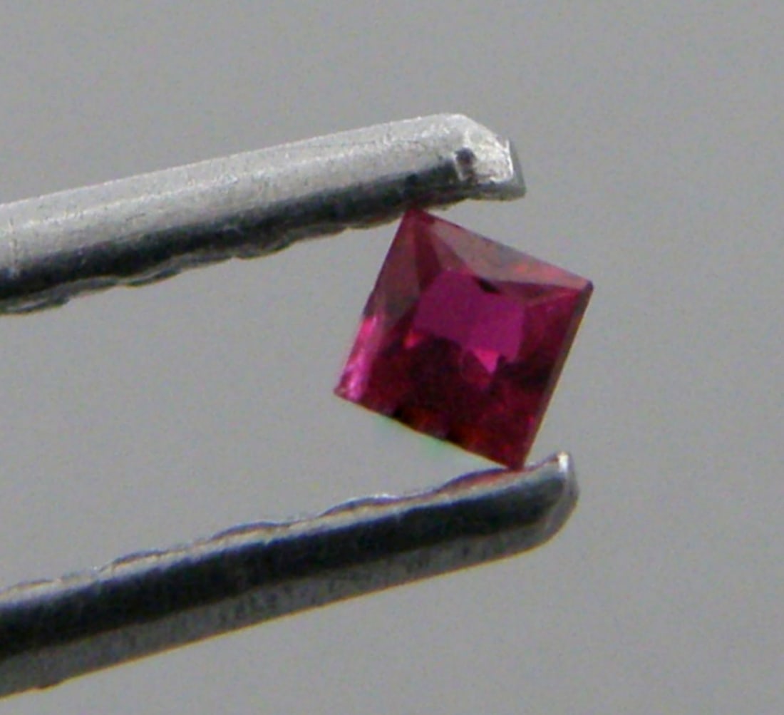 3mm PRINCESS CUT LOOSE NATURAL BLOOD RED COLOR RUBY (1 of 1)
