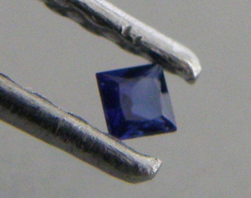 3mm PRINCESS CUT LOOSE NATURAL BLUE SAPPHIRE: Sale is for 1 princess cut natural blue sapphireSapphire measures 3mm x 3mmIf you want matching pair please let me know.New, never used before
