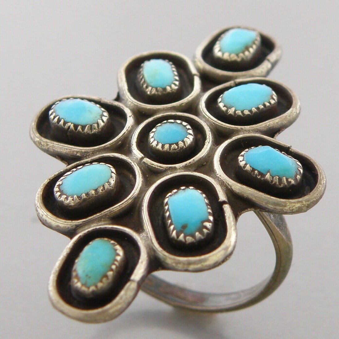 VINTAGE ZUNI PETIT POINT STERLING SILVER TURQUOISE FLOWER RING SIZE 4.5 (1 of 2)