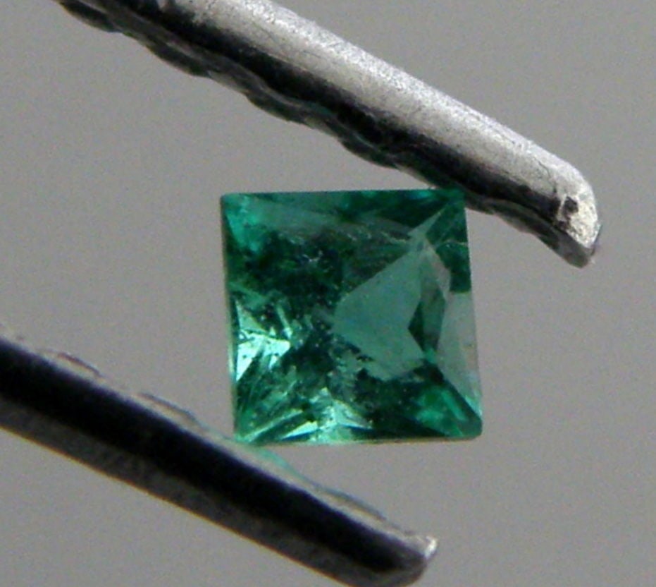 3.5mm PRINCESS CUT LOOSE NATURAL COLOMBIAN EMERALD: Sale is for 1 princess cut natural Colombian emerald Emerald measures 3.5mm x 3.5mm If you purchase 2 and want matching pair please let me know. New, never used before