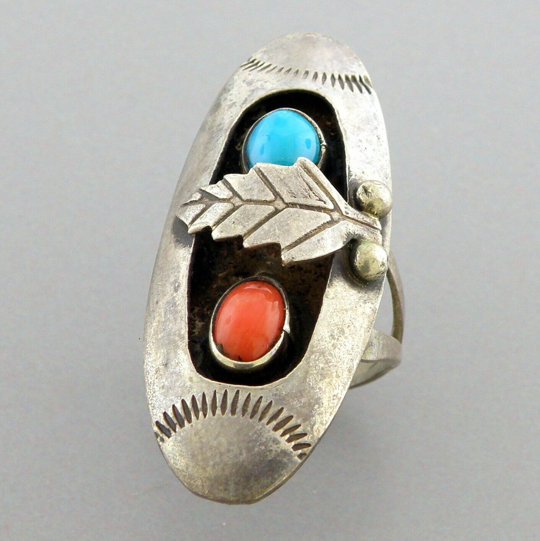 VINTAGE BEAUTIFUL NAVAJO SILVER TURQUOISE CORAL RING (1 of 2)
