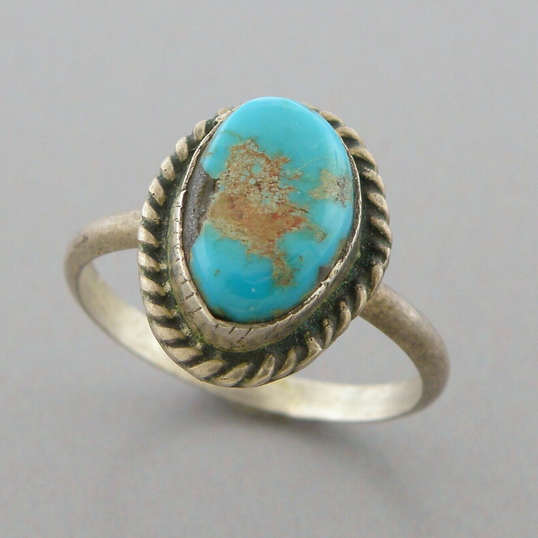 VINTAGE BEAUTIFUL NAVAJO STERLING SILVER TURQUOISE RING SIZE 5.75 (1 of 2)