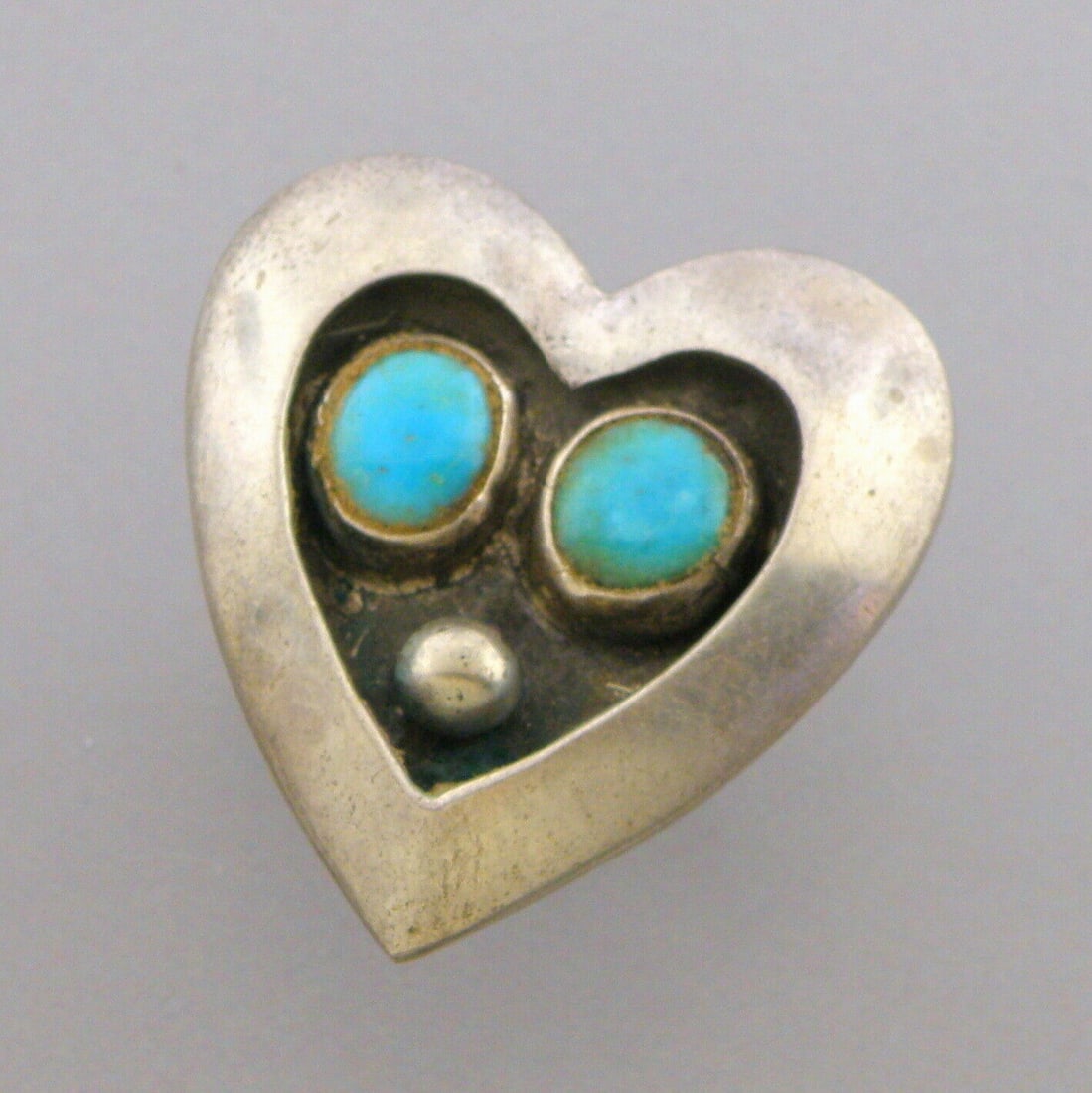VINTAG NAVAJO STERLING SILVER TURQUOISE HEART RING (1 of 2)