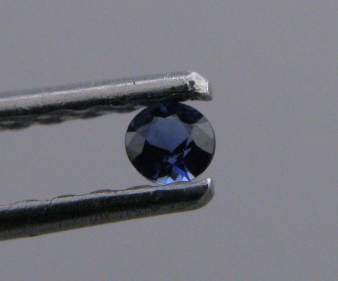 3.5mm LOOSE ROUND CUT NATURAL BLUE SAPPHIRE: LOOSE NATURAL BLUE SAPPHIRE ROUND CUTSale is for 1 round cut natural Blue sapphireSapphire measures 3.5mm in diameterIf you want matching pair please let me know.New, never used before