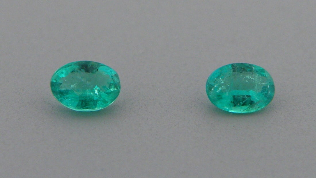 4x3mm MATCHING PAIR OVAL CUT NATURAL COLOMBIAN EMERALD (1 of 1)