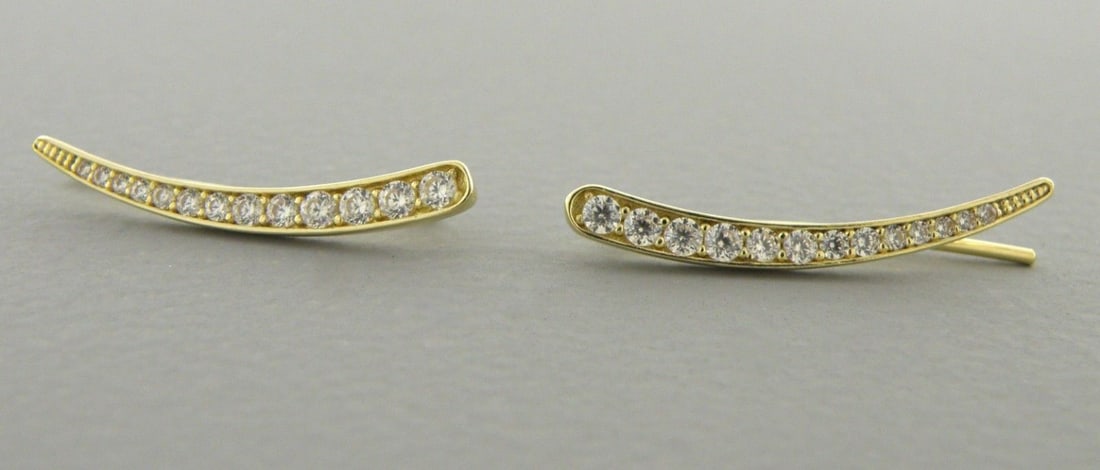 NEW 14K YELLOW GOLD CZ CRAWLER EARRINGS SCREW BACKS: NEW 14K YELLOW GOLD CZ CRAWLER EARRINGS Earrings measure 0.99" Long x 0.12" W 14K Yellow gold, with czNewStamped 14K on earringsTotal weight 1.8 grams