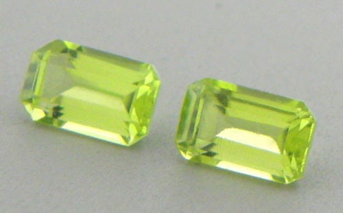 10x8mm MATCHING PAIR LOOSE NATURAL EMERALD CUT PERIDOT (1 of 1)