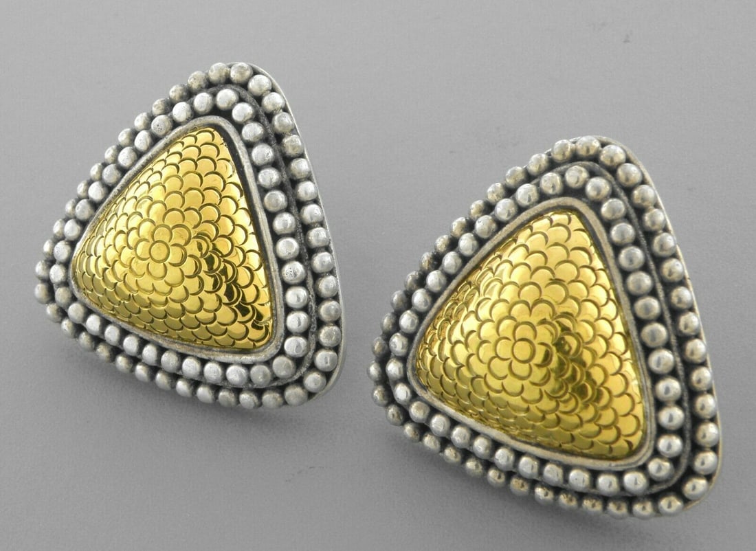 JOHN HARDY 18K GOLD STERLING SILVER TRIANGLE EARRINGS: JOHN HARDY 18K STERLING SILVER EARRINGS Earrings measure apx 1.20" x 1.20" John Hardy 18K Yellow gold Sterling silver triangle earrings Pre-owned in good condition, please refer to pics Omega Backs St