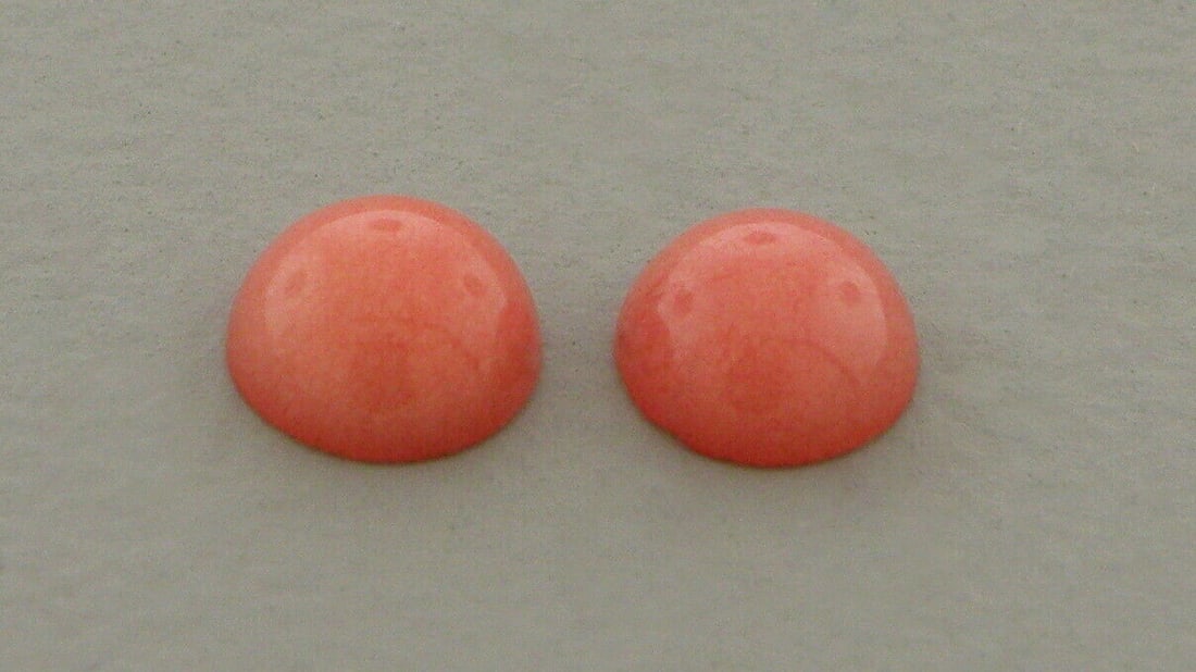 NATURAL MATCHING PAIR ROUND CABOCHON PINK SALMON CORAL: NATURAL SEA CORAL, MATCHING PAIR Natural round cabochon pink salmon coral Matching pair, sale is for 2 Measures 7mm in diameter x 3.5mm deep New old stock, never used purchased years ago from Italy Pi