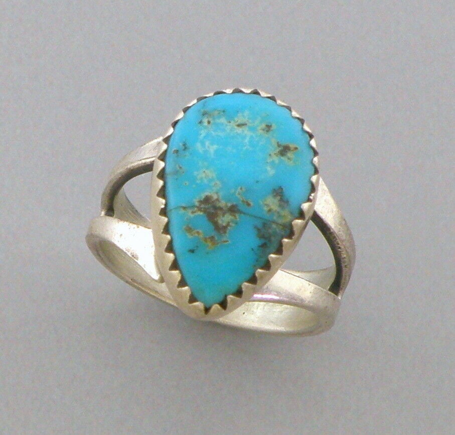 VINTAGE NAVAJO STERLING SILVER TURQUOISE RING (1 of 2)