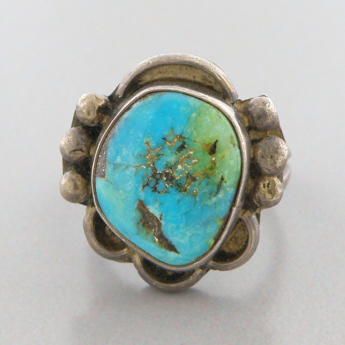 VINTAGE BEAUTIFUL NAVAJO STERLING SILVER TURQUOISE RING (1 of 2)