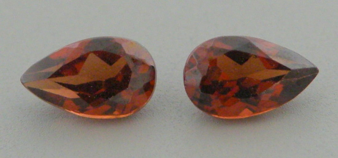10x7mm MATCHING PAIR LOOSE NATURAL PEAR SHAPE GARNET (1 of 1)