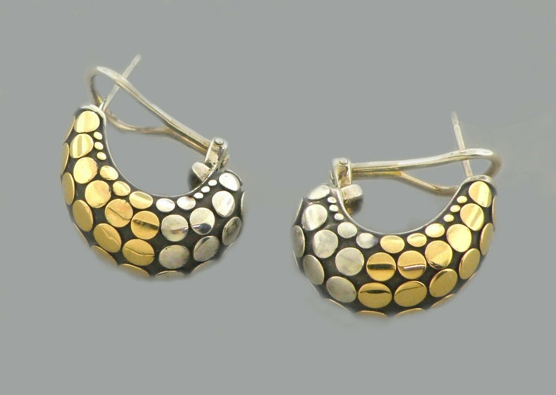 JOHN HARDY 18K GOLD STERLING SILVER DOT J EARRINGS: JOHN HARDY 18K GOLD STERLING SILVER EARRINGS Earrings measure 0.92" Long x 0.42" WideJohn Hardy 18k Yellow gold & Sterling silver J earrings Pre-owned in good condition, please refer to picsOmega Back