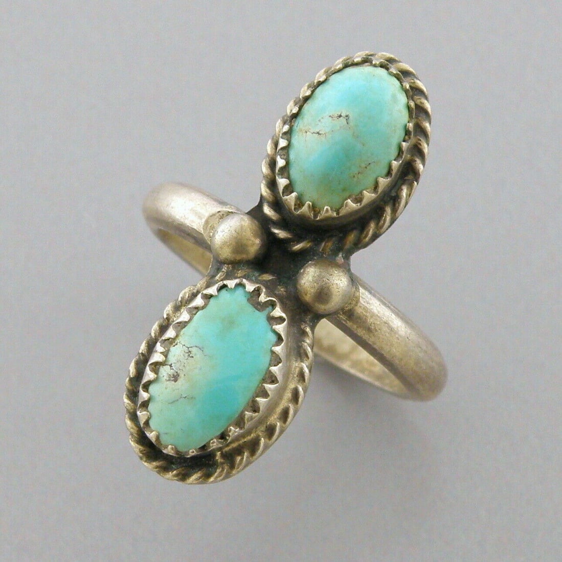 VINTAGE BEAUTIFUL NAVAJO STERLING SILVER LIGHT BLUE TURQUOISE RING (1 of 2)
