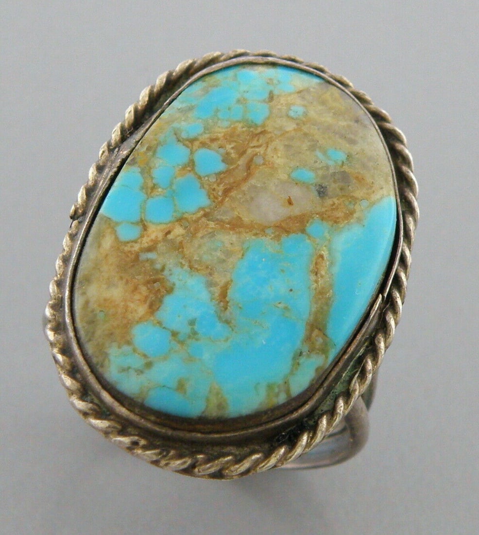 VINTAGE BEAUTIFUL NAVAJO STERLING SILVER TURQUOISE RING (1 of 2)