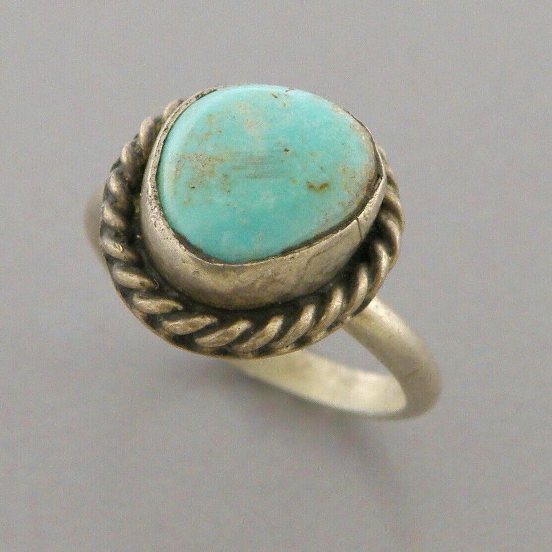 VINTAGE BEAUTIFUL NAVAJO STERLING SILVER TURQUOISE RING KIDS SIZE 2.25: VINTAGE TURQUOISE STERLING SILVER RING Vintage Navajo Turquoise sterling silver ring Size 2.25 Ring head measures 0.45" H x 0.42" W Vintage, Pre-owned, in good condition for its age, please refer to p