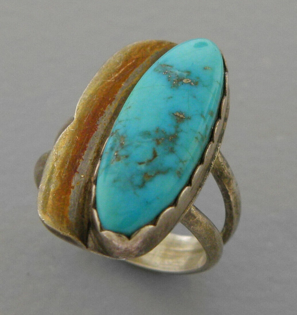VINTAGE SOUTHWESTERN STERLING SILVER TURQUOISE RING (1 of 2)