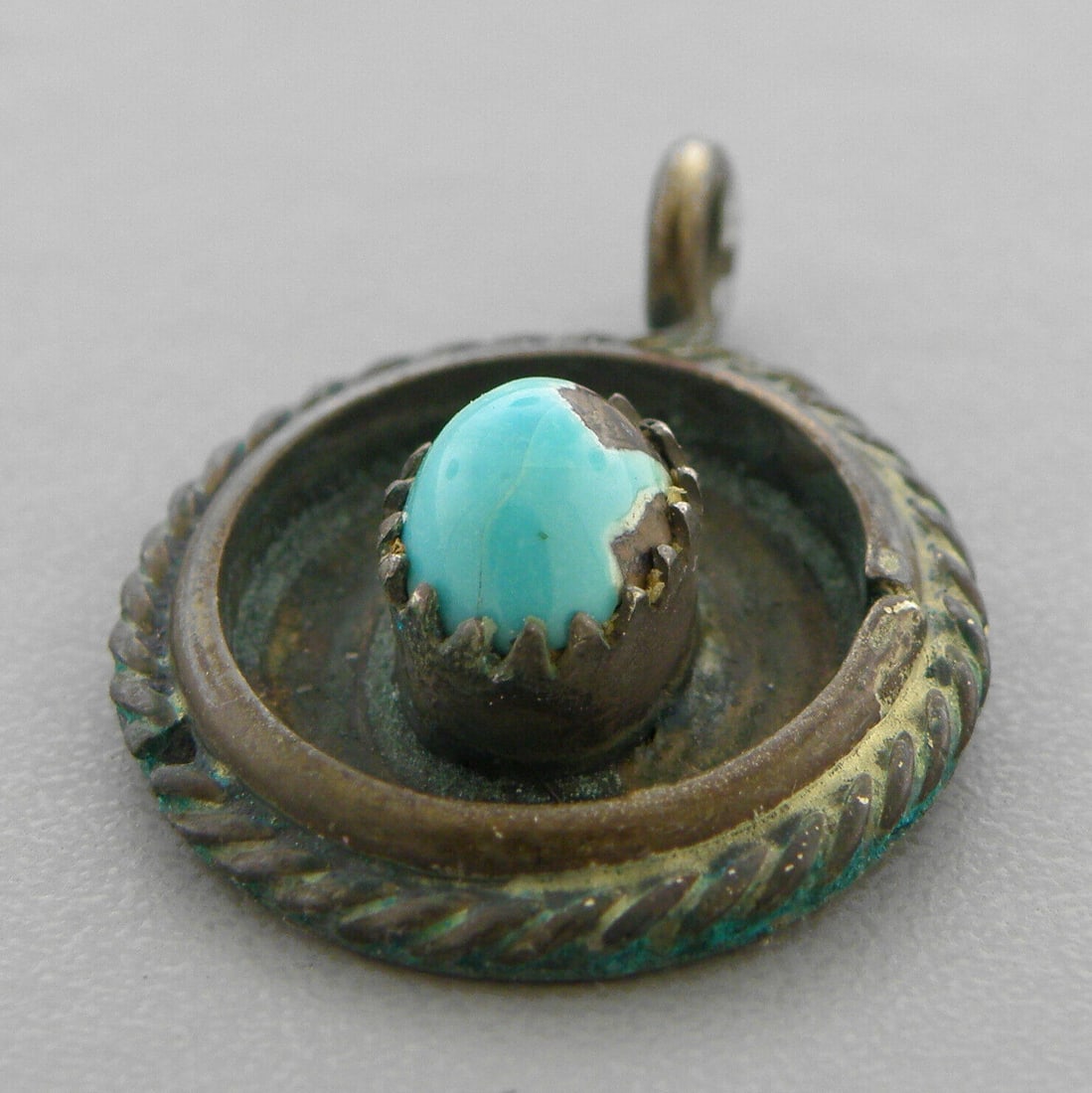 VINTAGE NAVAJO STERLING SILVER TURQUOISE PENDANT (1 of 2)