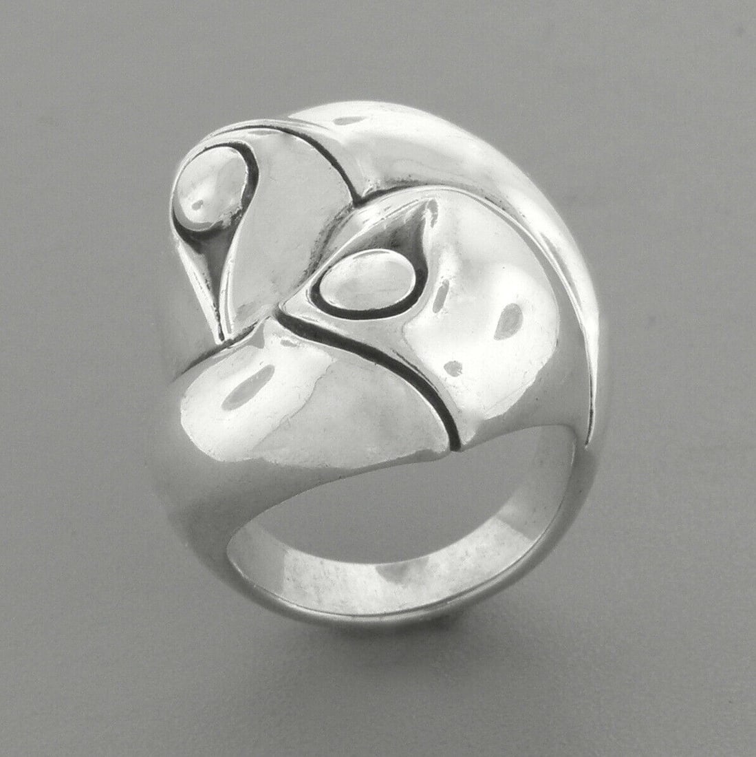 JOHN HARDY STERLING SILVER BAMBOO LARGE DOMED RING: JOHN HARDY STERLING SILVER RING SIZE 6 Ring size is a 6 Ring measures 1.06" wide in front John Hardy sterling silver large bamboo domed ring Pre-owned, Ring is in good condition, please refer to pics