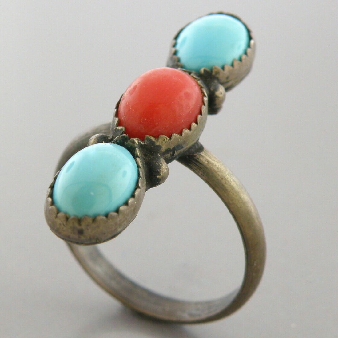 VINTAGE NAVAJO STERLING SILVER OX BLOOD CORAL TURQUOISE RING (1 of 2)