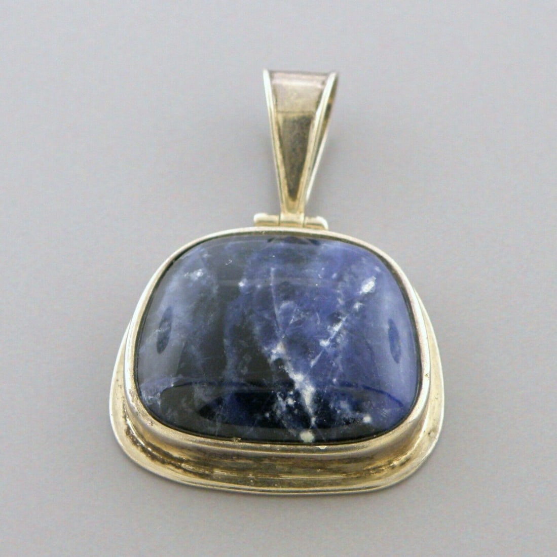 VINTAGE BEAUTIFUL STERLING SILVER SODALITE PENDANT (1 of 2)
