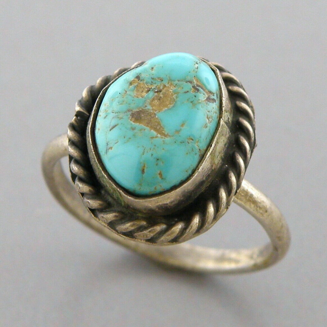 VINTAGE BEAUTIFUL NAVAJO STERLING SILVER TURQUOISE RING SIZE 4.5 (1 of 2)
