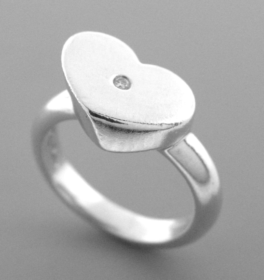 TIFFANY & Co. STERLING PICASSO HEART DIAMOND RING (1 of 2)