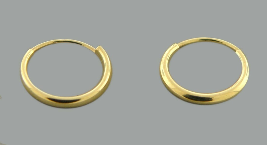 NEW 14K YELLOW GOLD SMALL ROUND TUBE HOOP EARRINGS: NEW 14K YELLOW GOLD EARRINGS New 14K Yellow Gold Hoop Earrings Measures: 1.2mm Wide x 10mm in Diameter Earrings have a polished finish Endless Back Stamp: 14k Avg Weight: 0.3g