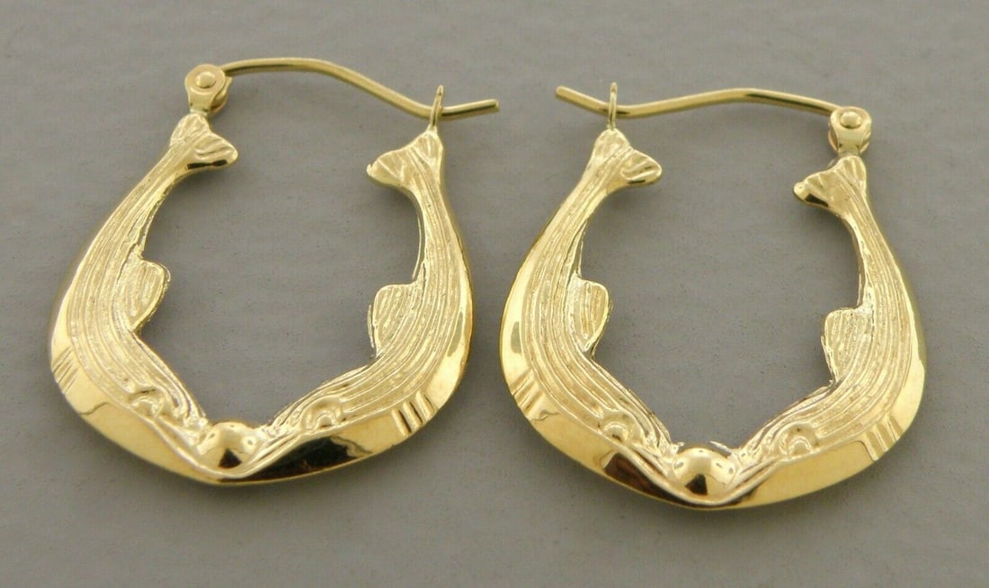 14K YELLOW GOLD LADIES HOLLOW HOOP EARRINGS WHALE: NEW 14K YELLOW GOLD WHALE EARRINGS New 14K Yellow Gold Earrings Measures: 20mm in diameterHollow Shrimp Earrings with clasp backing Earrings have a polished finish Stamp: 14k 1.5g