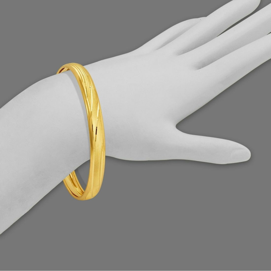 14K YELLOW GOLD LADIES DIAMOND CUT BANGLE BRACELET 8mm (1 of 2)