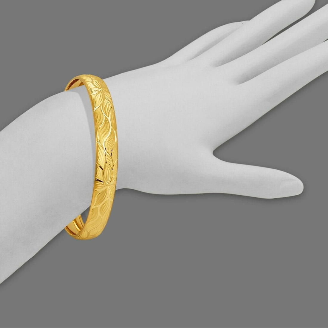 14K YELLOW GOLD LADIES DIAMOND CUT BANGLE BRACELET 10mm (1 of 2)