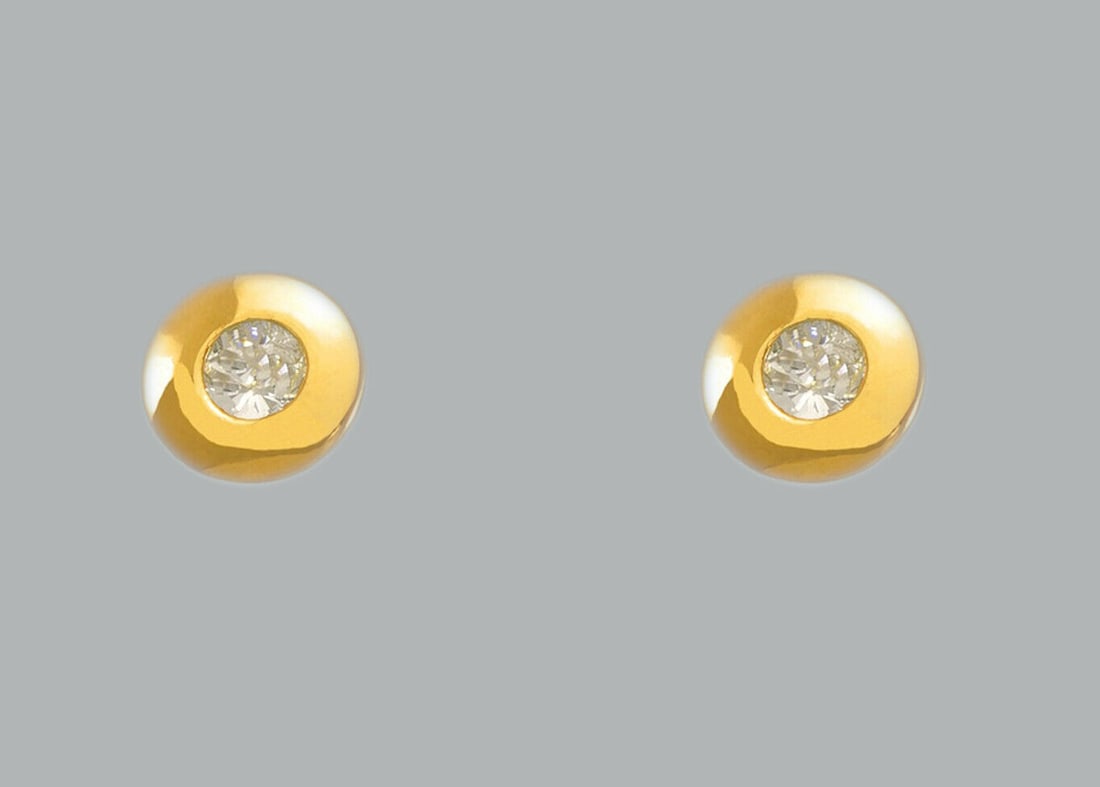 NEW 14K YELLOW GOLD STUD CZ EARRINGS SCREW BACK CIRCLE: NEW 14K YELLOW GOLD STUD EARRINGS New 14K Yellow Gold Earrings Measures: 3.5mm Earrings with Cubic Zirconia Earrings have a polished finish Screw back Stamp: 14K