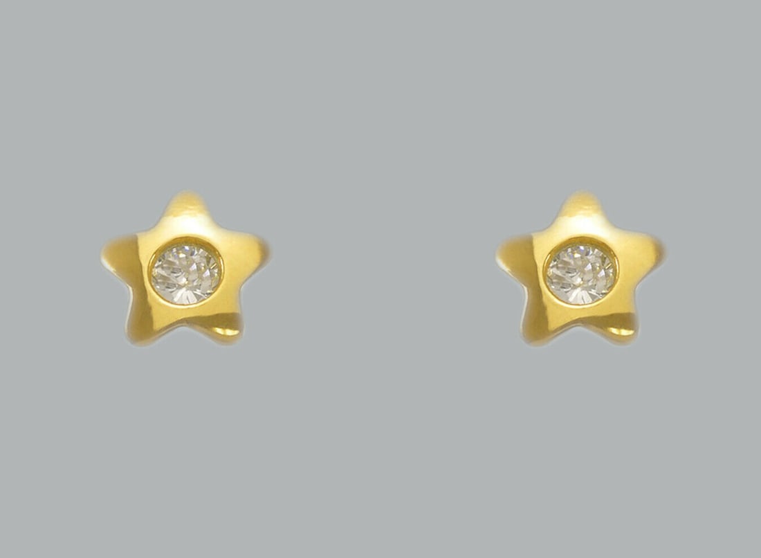 NEW 14K YELLOW GOLD STUD CZ EARRINGS SCREW BACK STAR: NEW 14K YELLOW GOLD STUD EARRINGS New 14K Yellow Gold Earrings Measures: 4mm in diameter Earrings with Cubic Zirconia Earrings have a polished finish Screw back Stamp: 14K