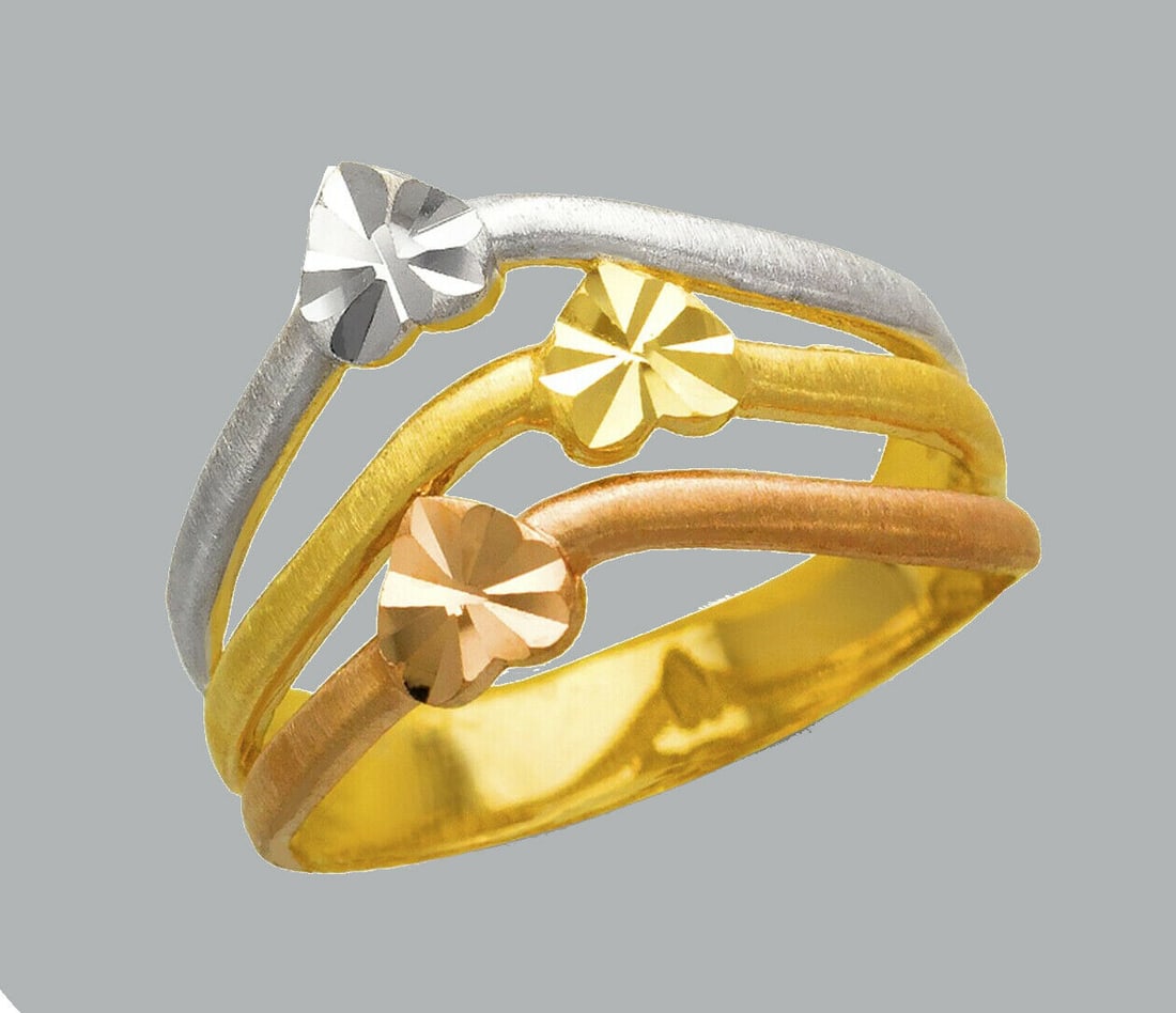 NEW 14K TRI COLOR GOLD LADIES RING HEARTS: NEW 14K TRI COLOR GOLD RING New 14K Tri color solid gold ring Ring size 7 Measures 13mm wide on top Polished Finish Apx Weight: 3.5g