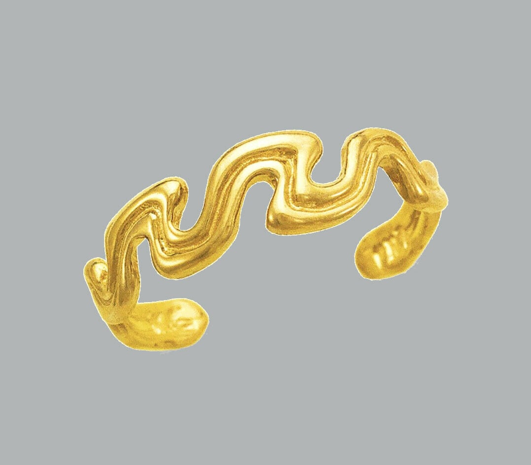 NEW 14K YELLOW GOLD LADIES KNUCKLE TOE RING: NEW 14K YELLOW GOLD TOE RING New 14K Yellow solid gold toe ring Toe ring size is adjustable Measures 5mm wide Polished Finish Apx Weight: 1g
