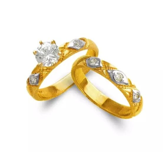 NEW 14K TWO TONE GOLD LADIES WEDDING TRIO CZ SET: NEW 14K TWO TONE GOLD LADIES WEDDING TRIO CZ SET 14K Two Tone Gold Size 7 Approx. 6.5mm Stone, 3mm Center High Polished/Cubic Zirconia Available as a Trio Set: Mens Ring Weight: 6.9 Grams