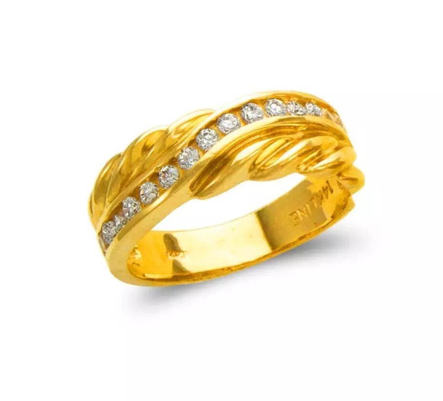 NEW 14K YELLOW GOLD LADIES COUPLE CZ RING: NEW 14K YELLOW GOLD LADIES COUPLE CZ RING 14K Yellow Gold Size 7 Approx.7mm Wide High Polished/Cubic Zirconia Available as a Couple Set: Mens Ring Weight: 4.7 Grams