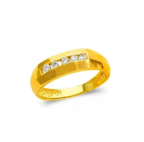 NEW 14K YELLOW GOLD LADIES COUPLE CZ RING: NEW 14K YELLOW GOLD LADIES COUPLE CZ RING 14K Yellow Gold Size 7 Approx.5.5mm Wide High Polished/Cubic Zirconia Available as a Couple Set: Mens Ring Weight: 2.9 Grams