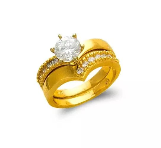 NEW 14K YELLOW GOLD LADIES FASHION SOLITAIRE CZ RING: NEW 14K YELLOW GOLD LADIES FASHION SOLITAIRE CZ RING 14K Yellow Gold Size 7 Approx. 3mm Center, 3mm Bands High Polished/Cubic Zirconia Two-Piece Ring Available in White Gold Weight: 6.7 Grams
