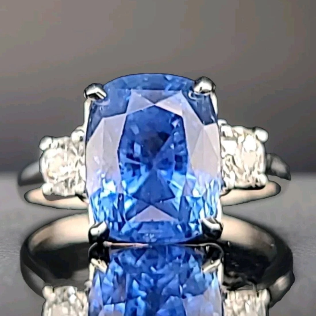 VINTAGE PLATINUM ENGAGEMENT RING 5.54CT. NATURAL CUSHION BLUE SAPPHIRE GIA CERT (1 of 2)