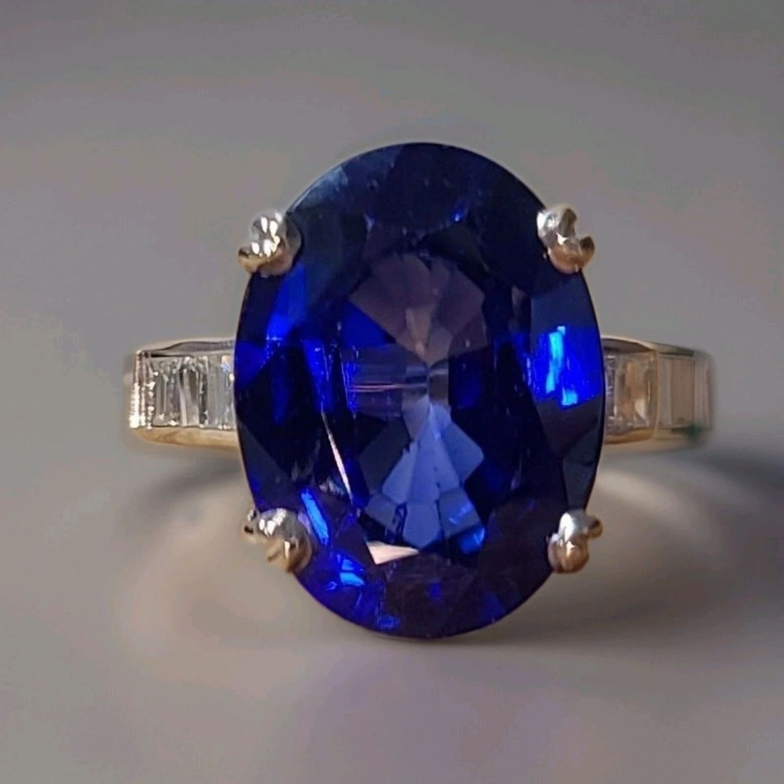 VINTAGE PLATINUM ENGAGEMENT RING 12.58CT. GEM LAB GROWN BLUE SAPPHIRE OVAL CUT (1 of 2)