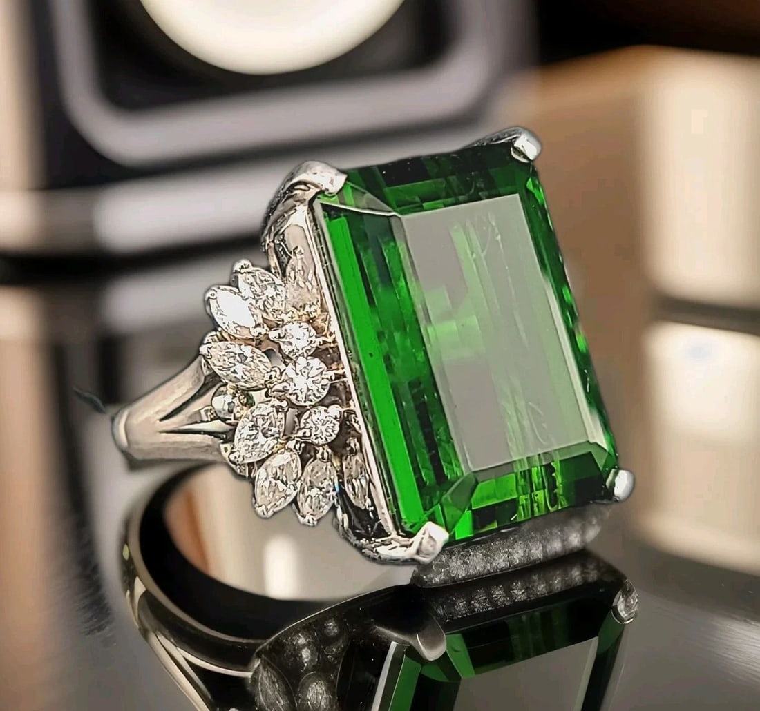 VINTAGE PLATINUM RING 20.75CT. NATURAL GREEN TOURMALINE EMERALD SHAPE (1 of 2)