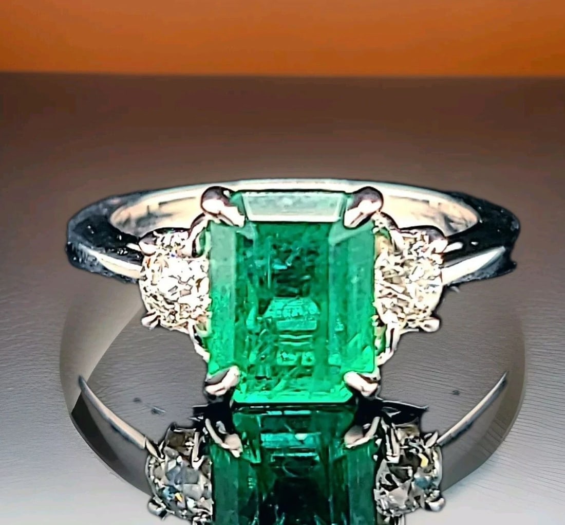 VINTAGE 14K WHITE GOLD ENGAGEMENT RING 1.72CT. GEM NATURAL GREEN EMERALD (1 of 2)